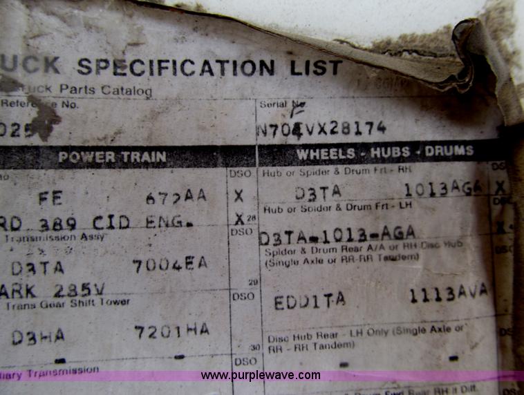 image for item I7155 1975 Ford N700 oil distribution truck