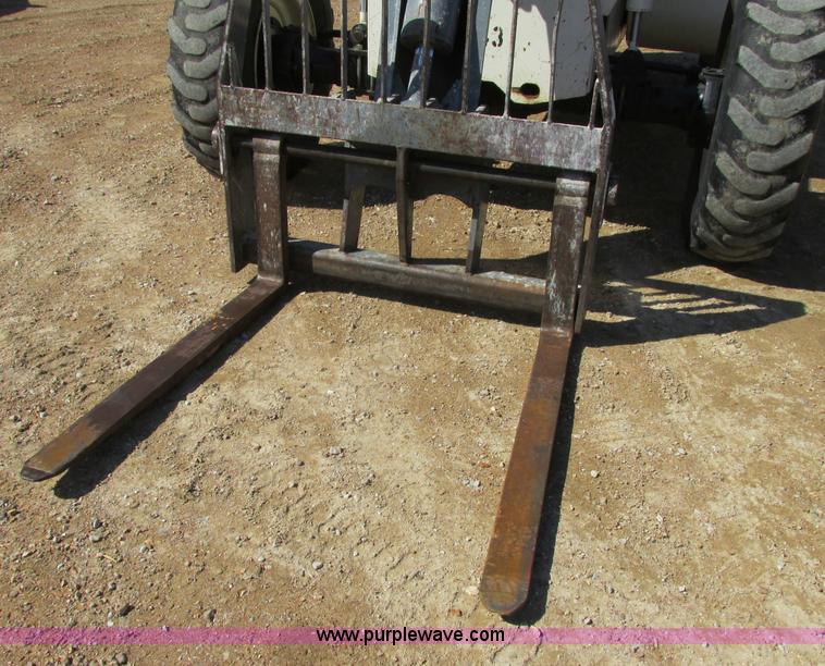 image for item Z9200 2005 Terex TH636 telehandler
