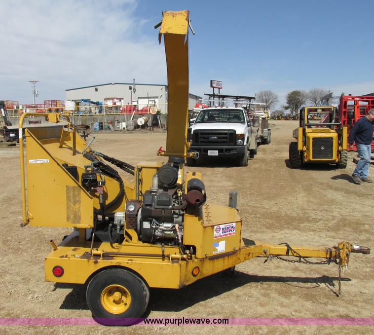 image for item Z9204 2001 Vermeer BC625A wood chipper