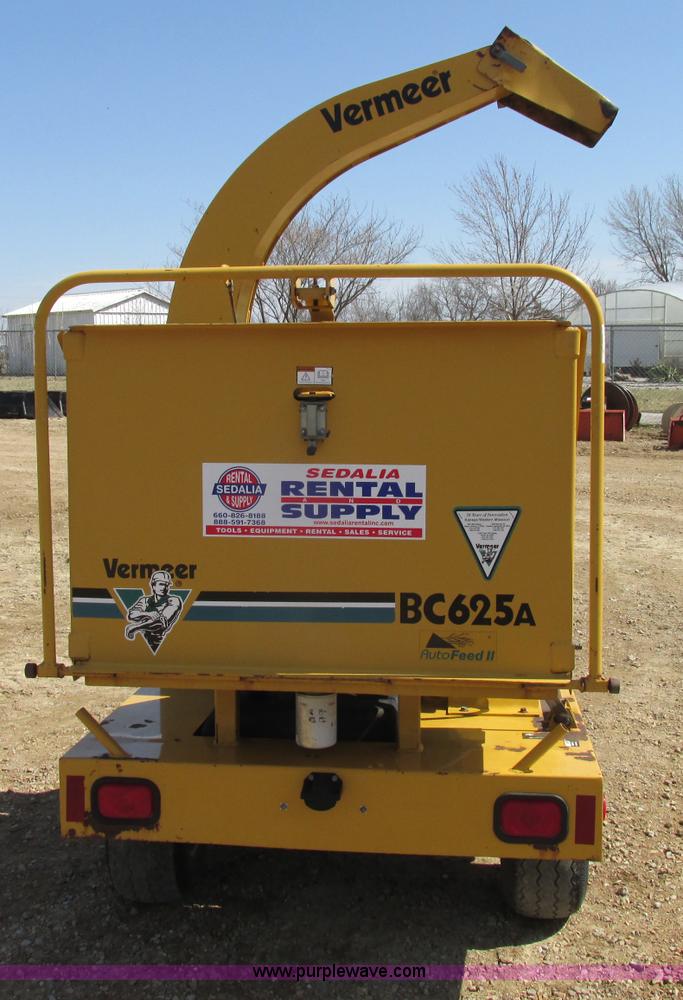 image for item Z9204 2001 Vermeer BC625A wood chipper