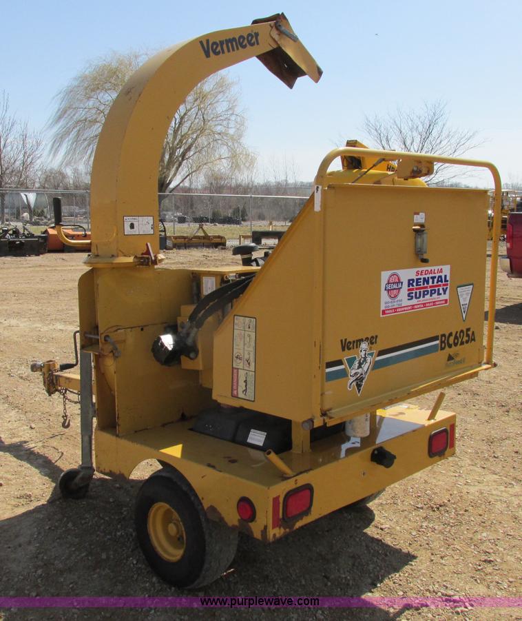 image for item Z9204 2001 Vermeer BC625A wood chipper