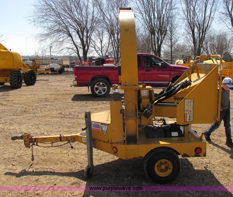 image for item Z9204 2001 Vermeer BC625A wood chipper