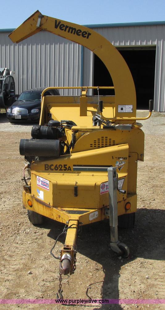 image for item Z9204 2001 Vermeer BC625A wood chipper