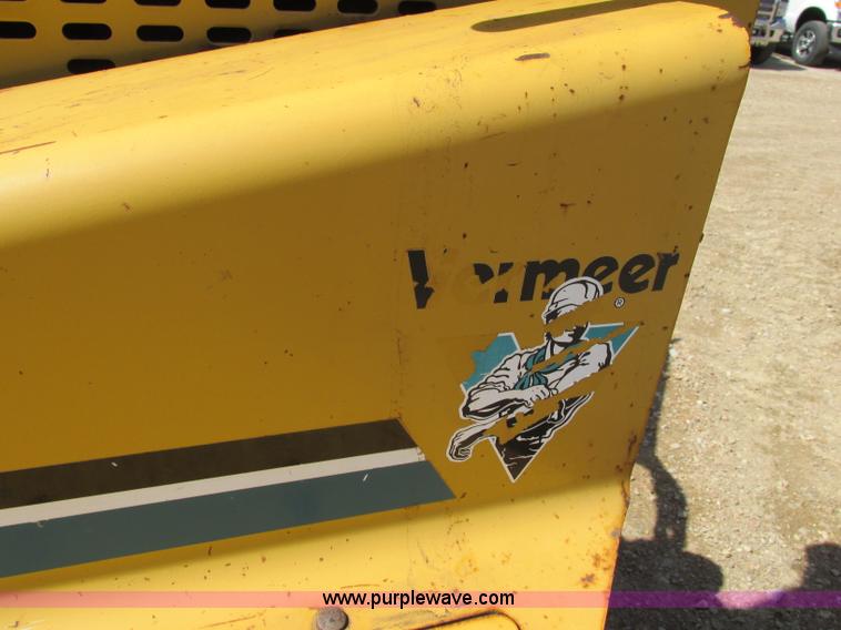 image for item Z9204 2001 Vermeer BC625A wood chipper