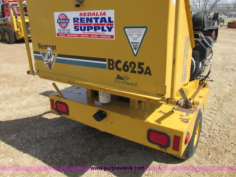 image for item Z9204 2001 Vermeer BC625A wood chipper