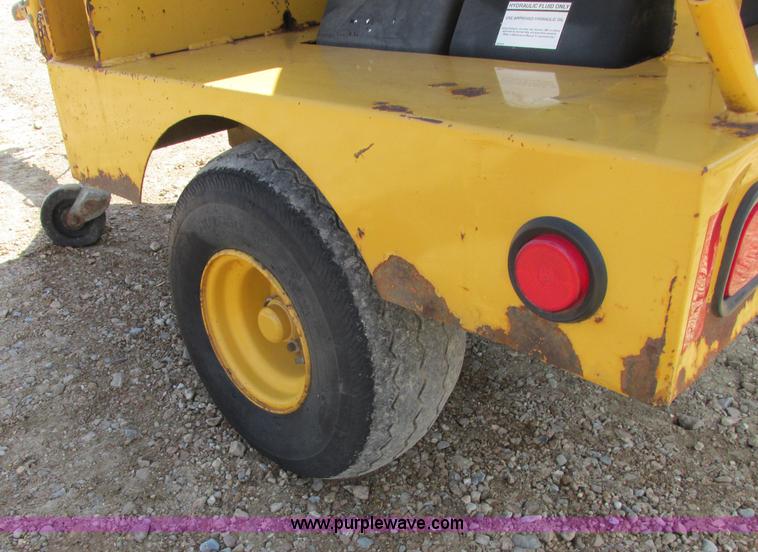 image for item Z9204 2001 Vermeer BC625A wood chipper