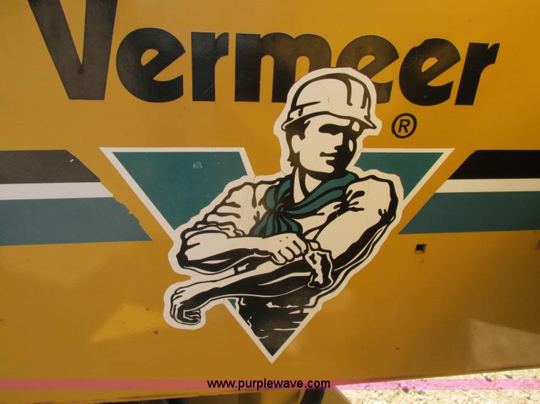 image for item Z9204 2001 Vermeer BC625A wood chipper