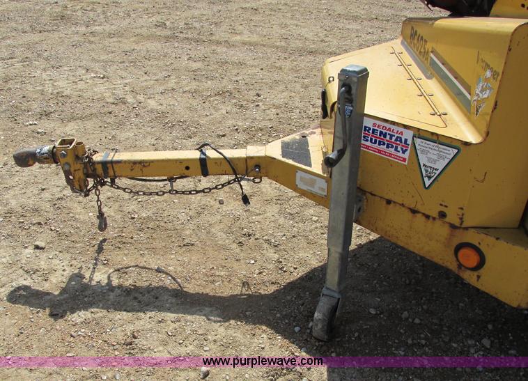 image for item Z9204 2001 Vermeer BC625A wood chipper