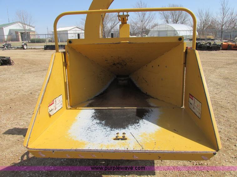 image for item Z9204 2001 Vermeer BC625A wood chipper