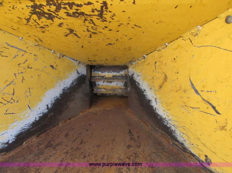 image for item Z9204 2001 Vermeer BC625A wood chipper