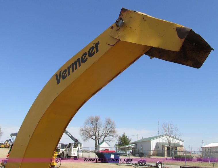 image for item Z9204 2001 Vermeer BC625A wood chipper