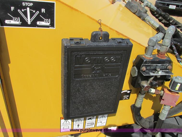 image for item Z9204 2001 Vermeer BC625A wood chipper