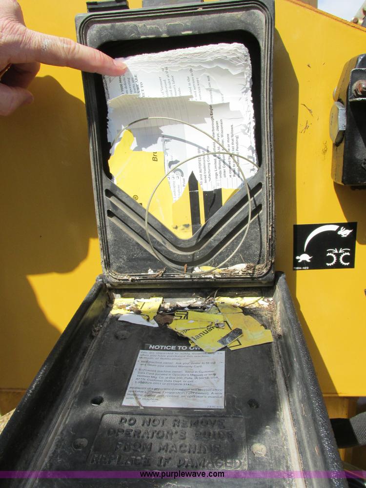 image for item Z9204 2001 Vermeer BC625A wood chipper