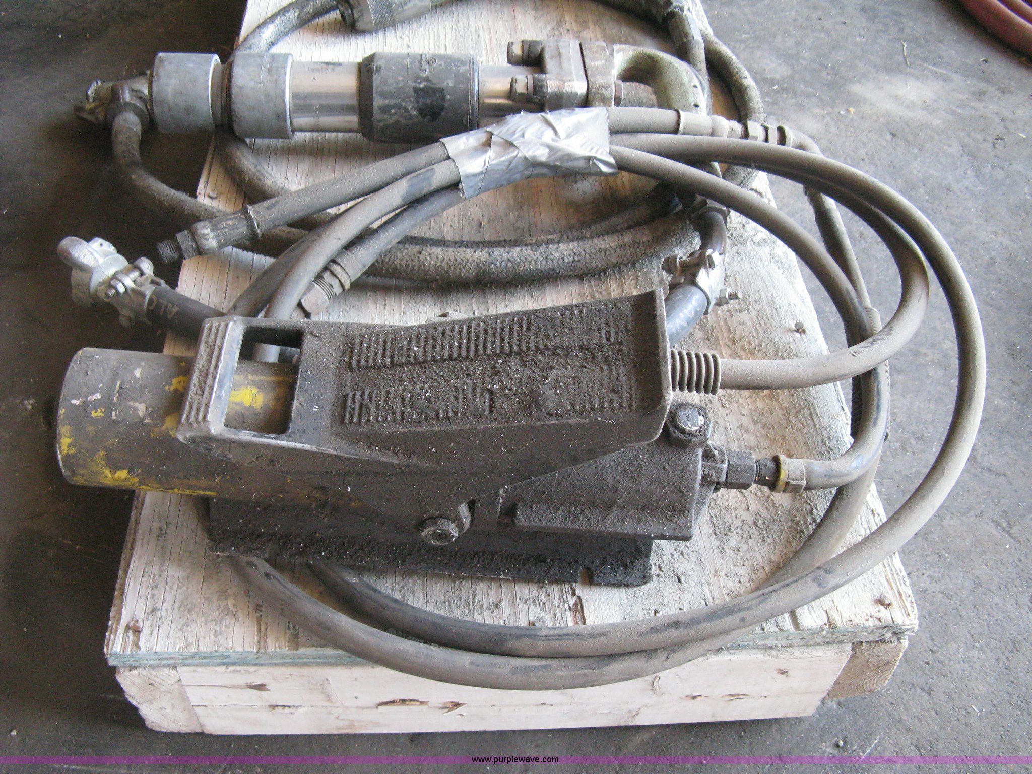 Assorted Sullair air guns in Newton, KS Item AX9889 sold Purple Wave