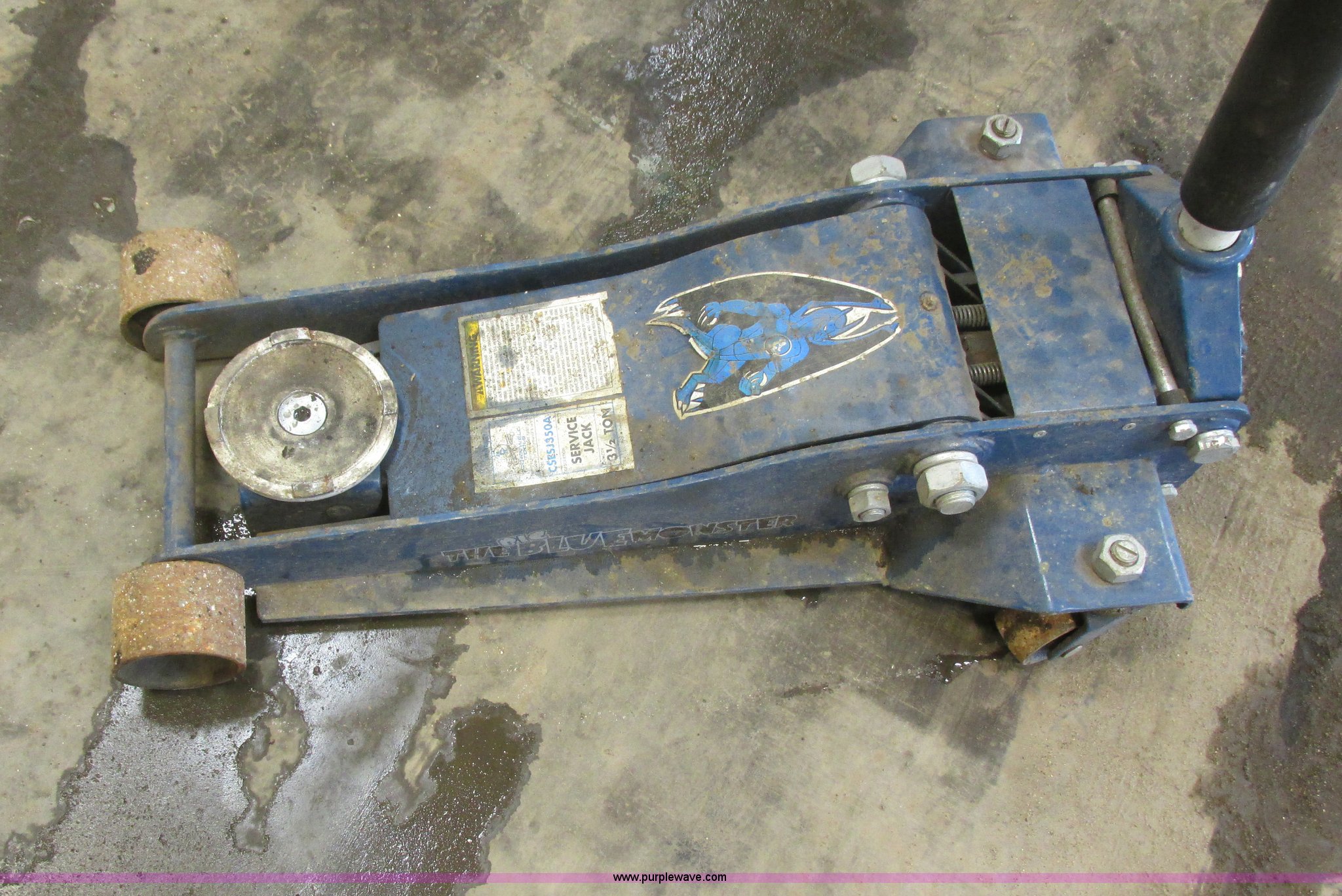 Cornwell CSESJ350A floor jack in Norwood, MN Item E5342 sold Purple