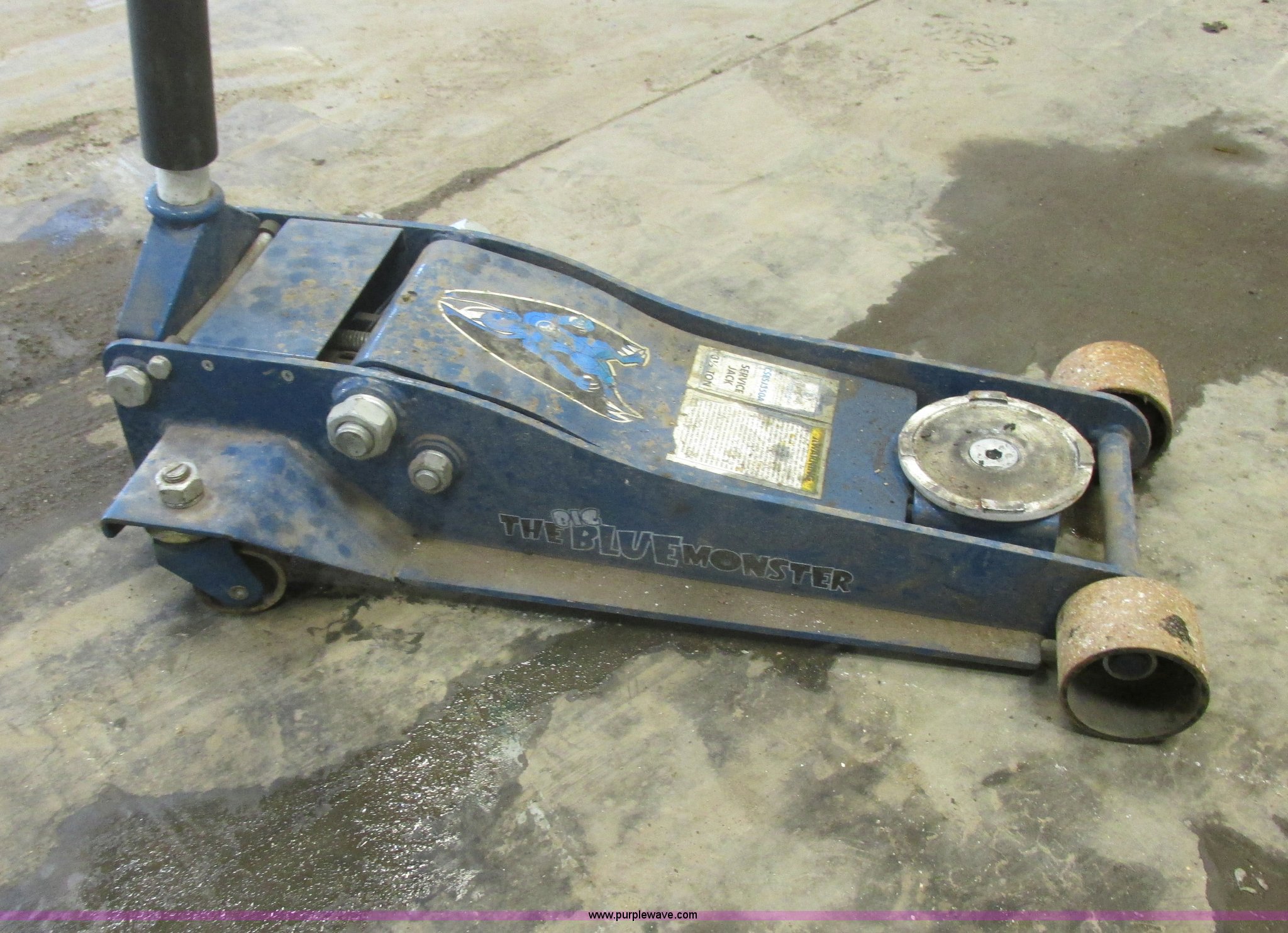 Cornwell CSESJ350A floor jack in Norwood, MN Item E5342 sold Purple