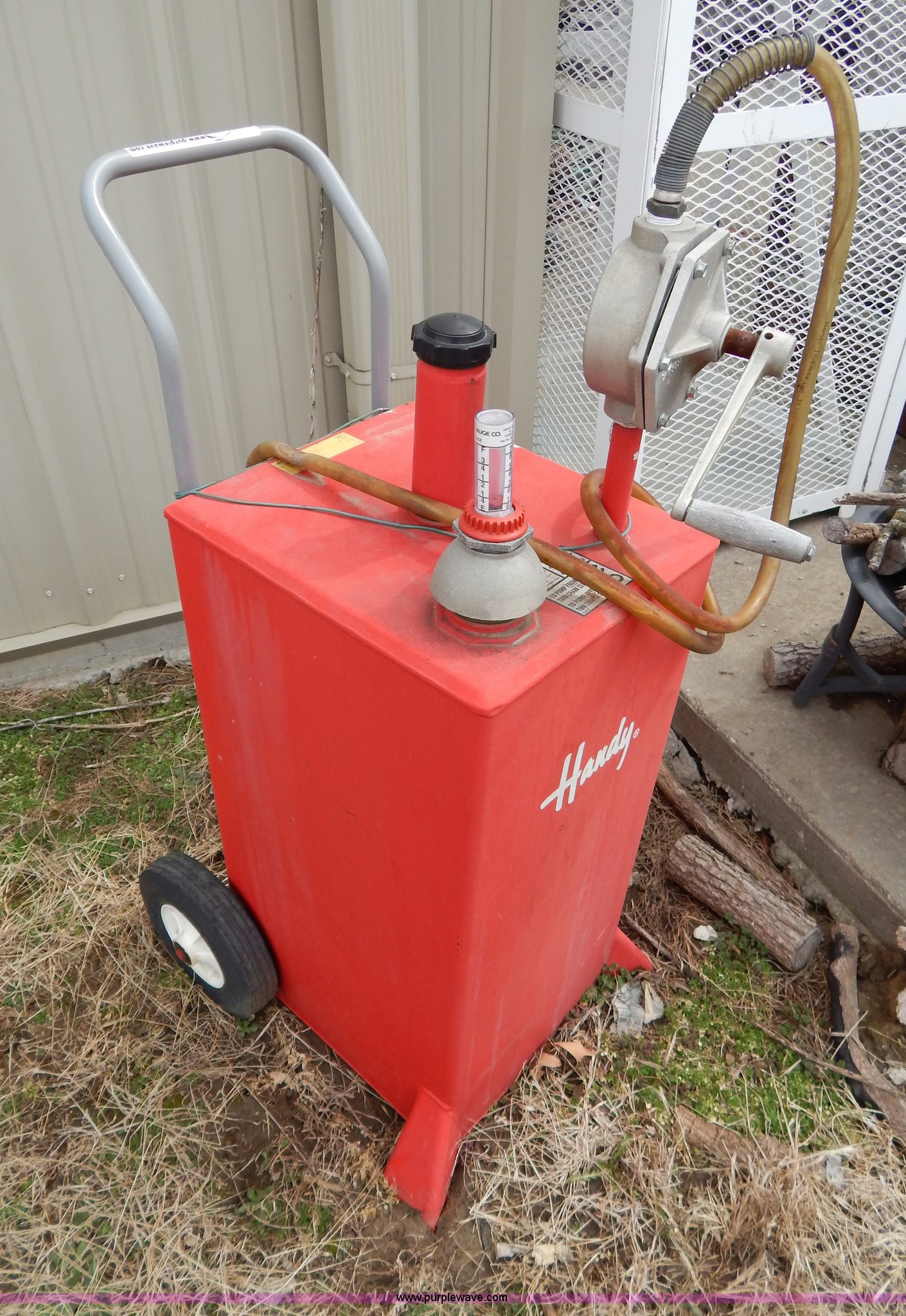 Portable handy fuel tank in Oak Grove, MO | Item Z9405 sold | Purple Wave