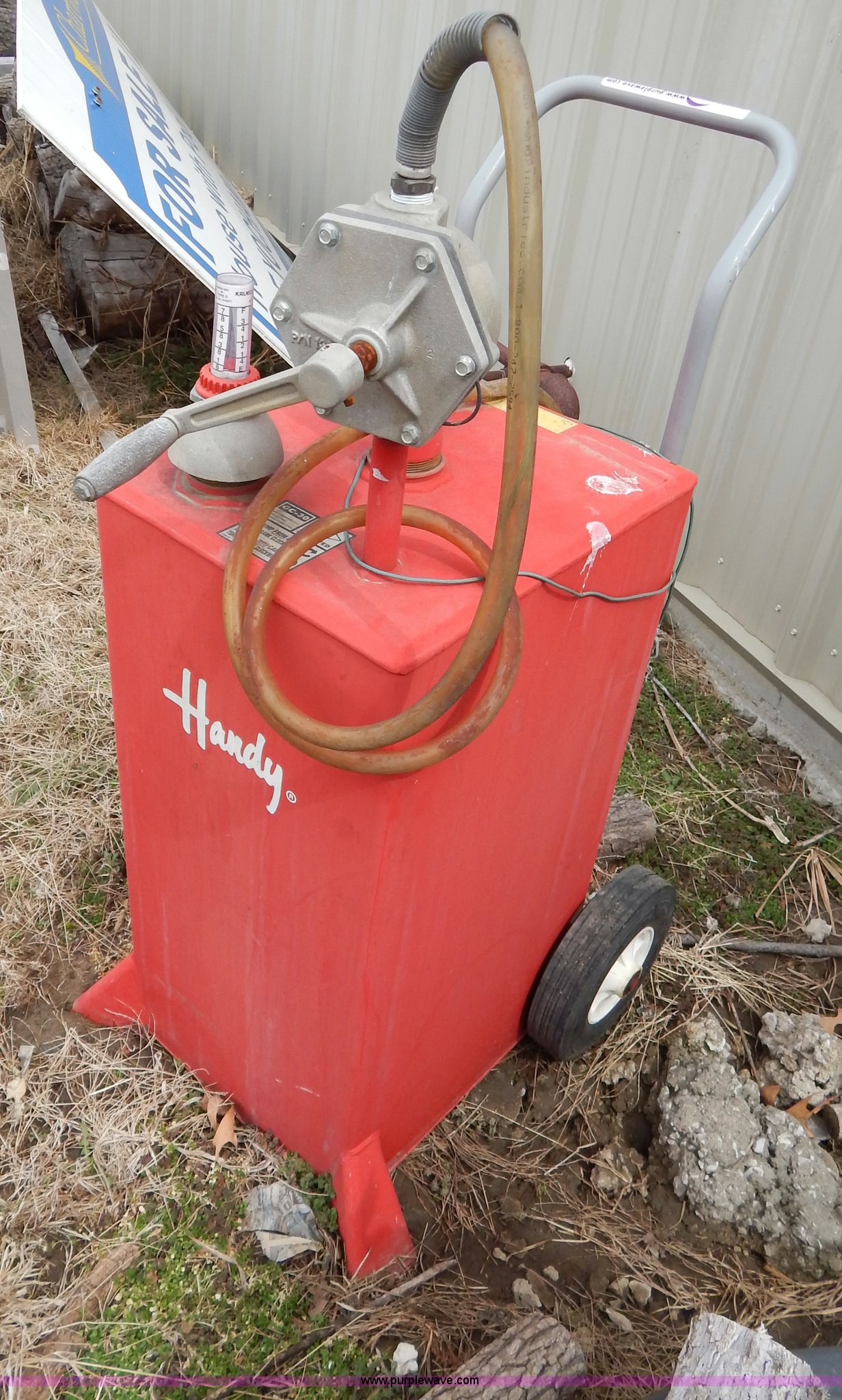 Portable handy fuel tank in Oak Grove, MO | Item Z9405 sold | Purple Wave