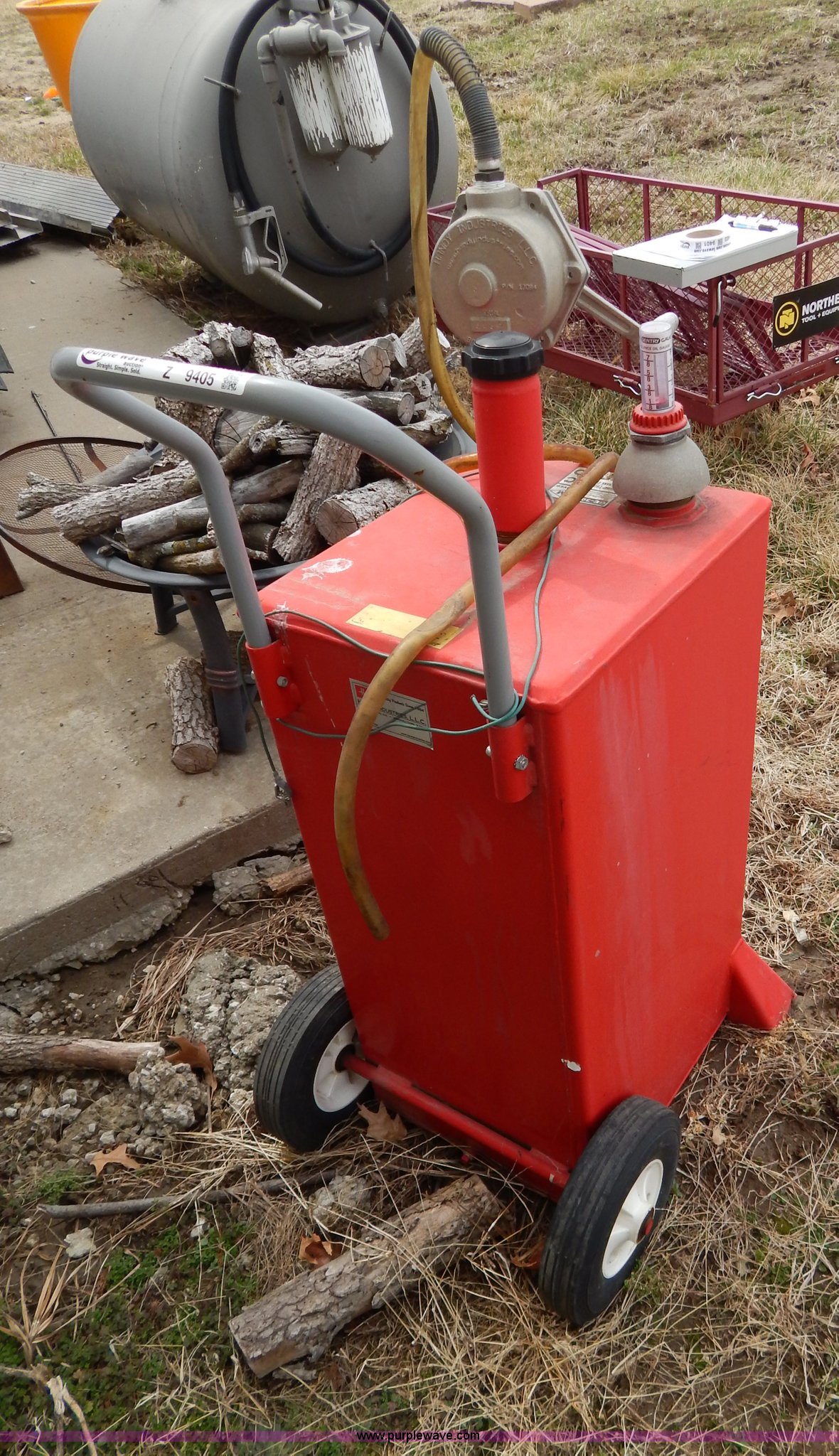 Portable handy fuel tank in Oak Grove, MO | Item Z9405 sold | Purple Wave