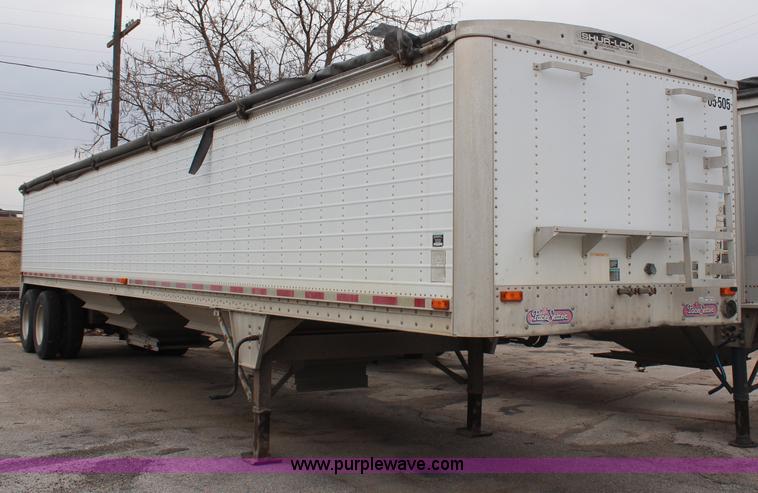 image for item AM9407 1997 Wilson DWH400 Pace Setter double hopper grain trailer
