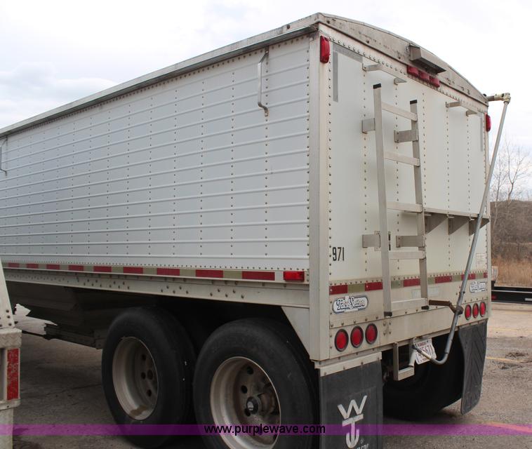 image for item AM9407 1997 Wilson DWH400 Pace Setter double hopper grain trailer