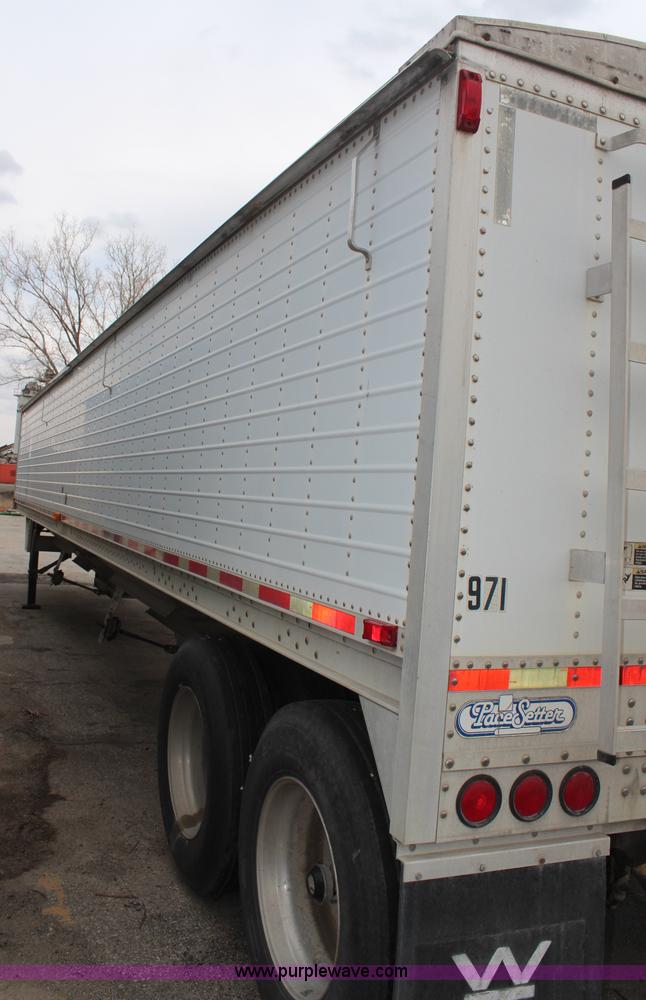 image for item AM9407 1997 Wilson DWH400 Pace Setter double hopper grain trailer