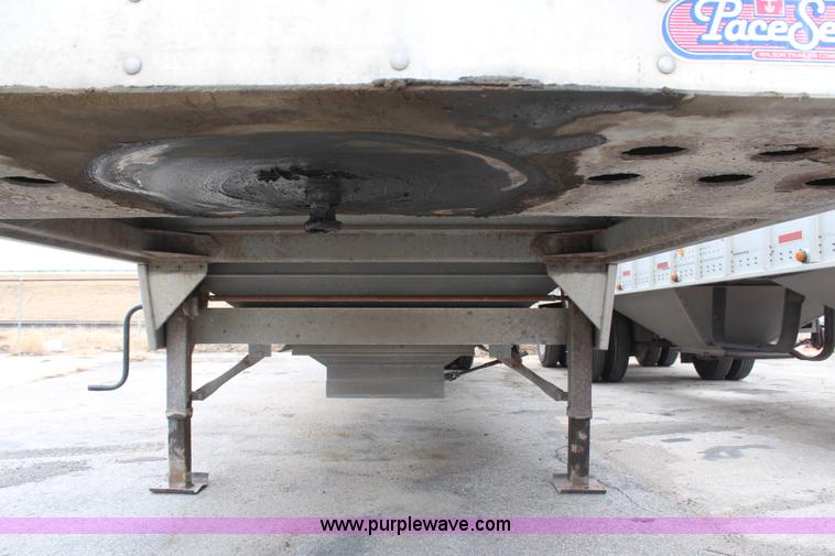 image for item AM9407 1997 Wilson DWH400 Pace Setter double hopper grain trailer