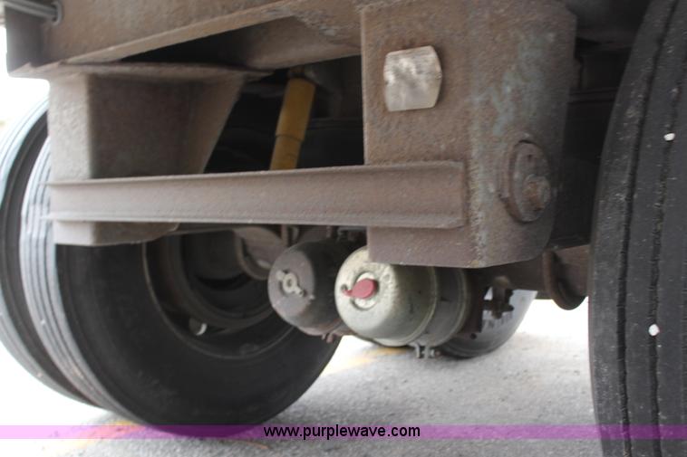 image for item AM9407 1997 Wilson DWH400 Pace Setter double hopper grain trailer