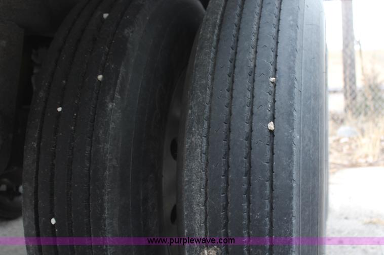 image for item AM9407 1997 Wilson DWH400 Pace Setter double hopper grain trailer