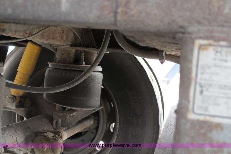 image for item AM9407 1997 Wilson DWH400 Pace Setter double hopper grain trailer