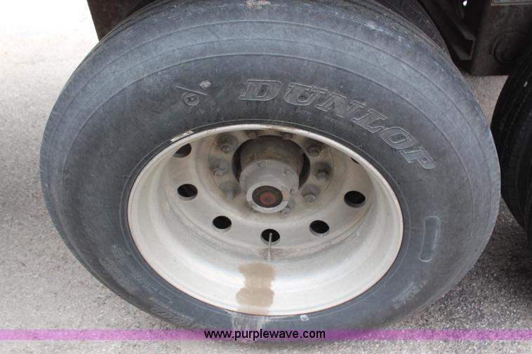 image for item AM9407 1997 Wilson DWH400 Pace Setter double hopper grain trailer