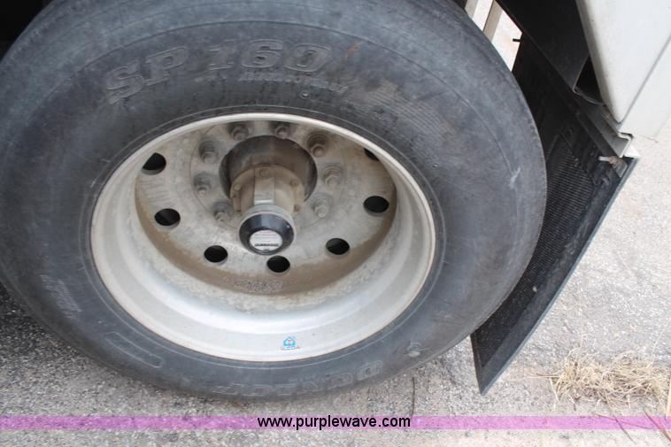 image for item AM9407 1997 Wilson DWH400 Pace Setter double hopper grain trailer