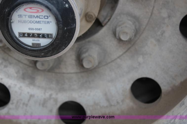 image for item AM9407 1997 Wilson DWH400 Pace Setter double hopper grain trailer