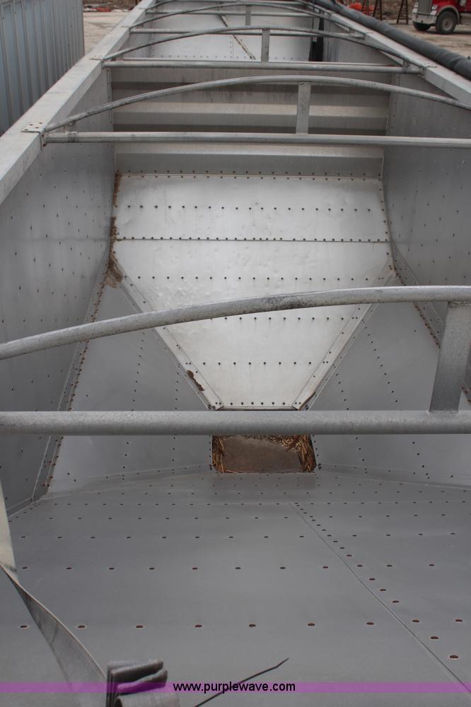 image for item AM9407 1997 Wilson DWH400 Pace Setter double hopper grain trailer