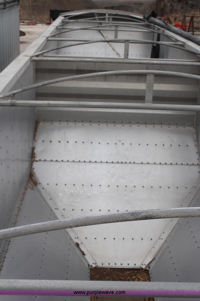 image for item AM9407 1997 Wilson DWH400 Pace Setter double hopper grain trailer