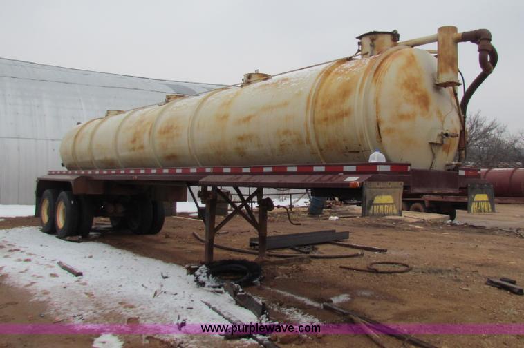 image for item AN9975 1980 custom built vacuum trailer
