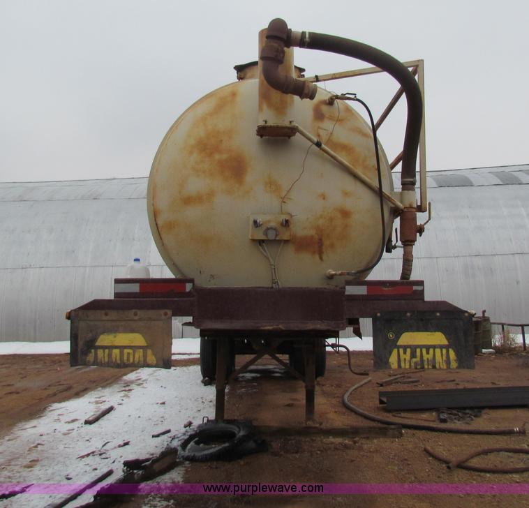 image for item AN9975 1980 custom built vacuum trailer