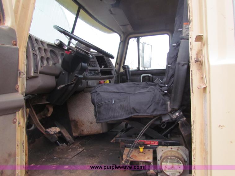 image for item AN9976 2001 Mack CH613 water truck