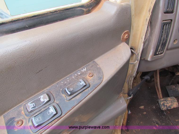 image for item AN9976 2001 Mack CH613 water truck