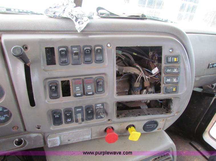 image for item AN9976 2001 Mack CH613 water truck