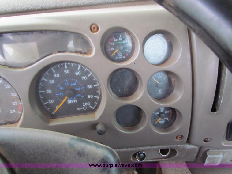 image for item AN9976 2001 Mack CH613 water truck