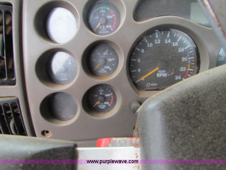 image for item AN9976 2001 Mack CH613 water truck