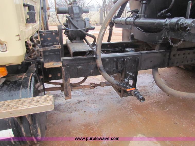 image for item AN9976 2001 Mack CH613 water truck