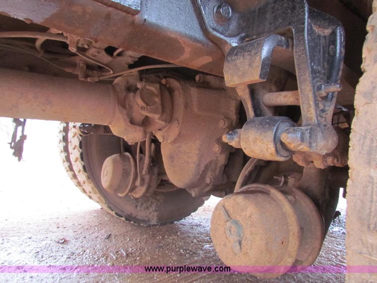 image for item AN9976 2001 Mack CH613 water truck