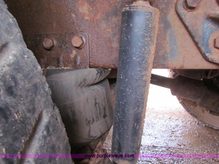 image for item AN9976 2001 Mack CH613 water truck