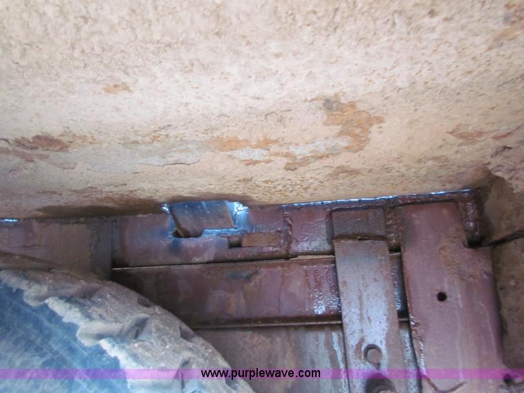 image for item AN9976 2001 Mack CH613 water truck