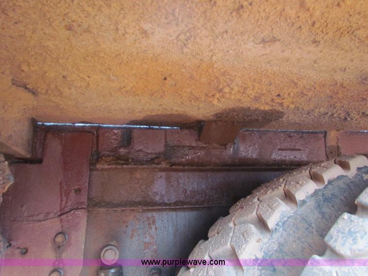 image for item AN9976 2001 Mack CH613 water truck