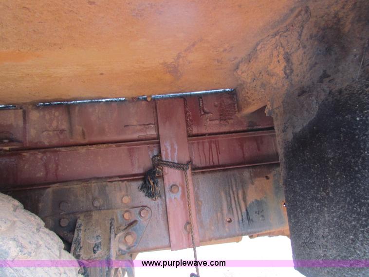 image for item AN9976 2001 Mack CH613 water truck