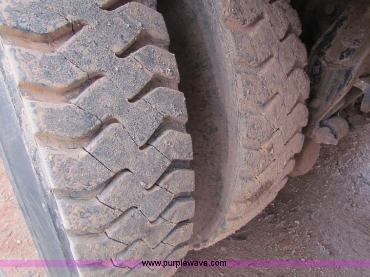 image for item AN9976 2001 Mack CH613 water truck