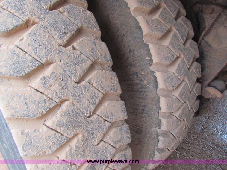 image for item AN9976 2001 Mack CH613 water truck